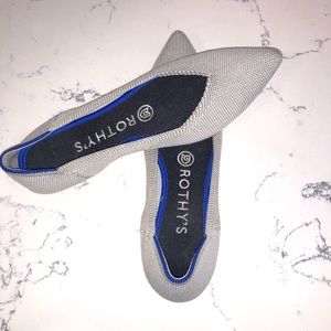 Rothys Pointed Flat in Light Grey, Size 6
